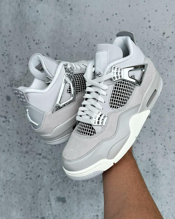 Air Jordan 4 momente înghețate