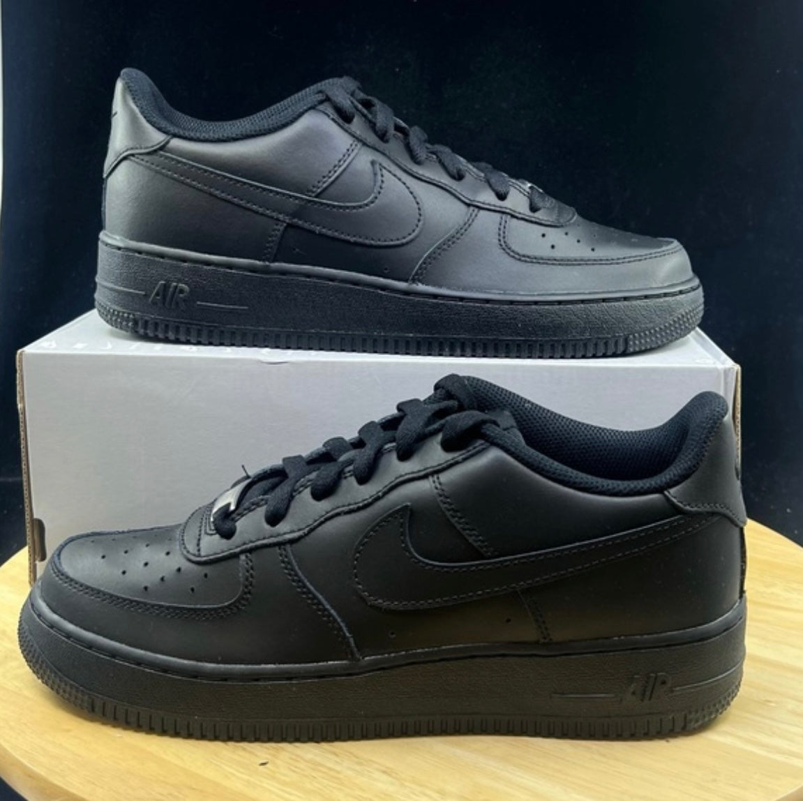 Nike Air Force 1 Triple Black