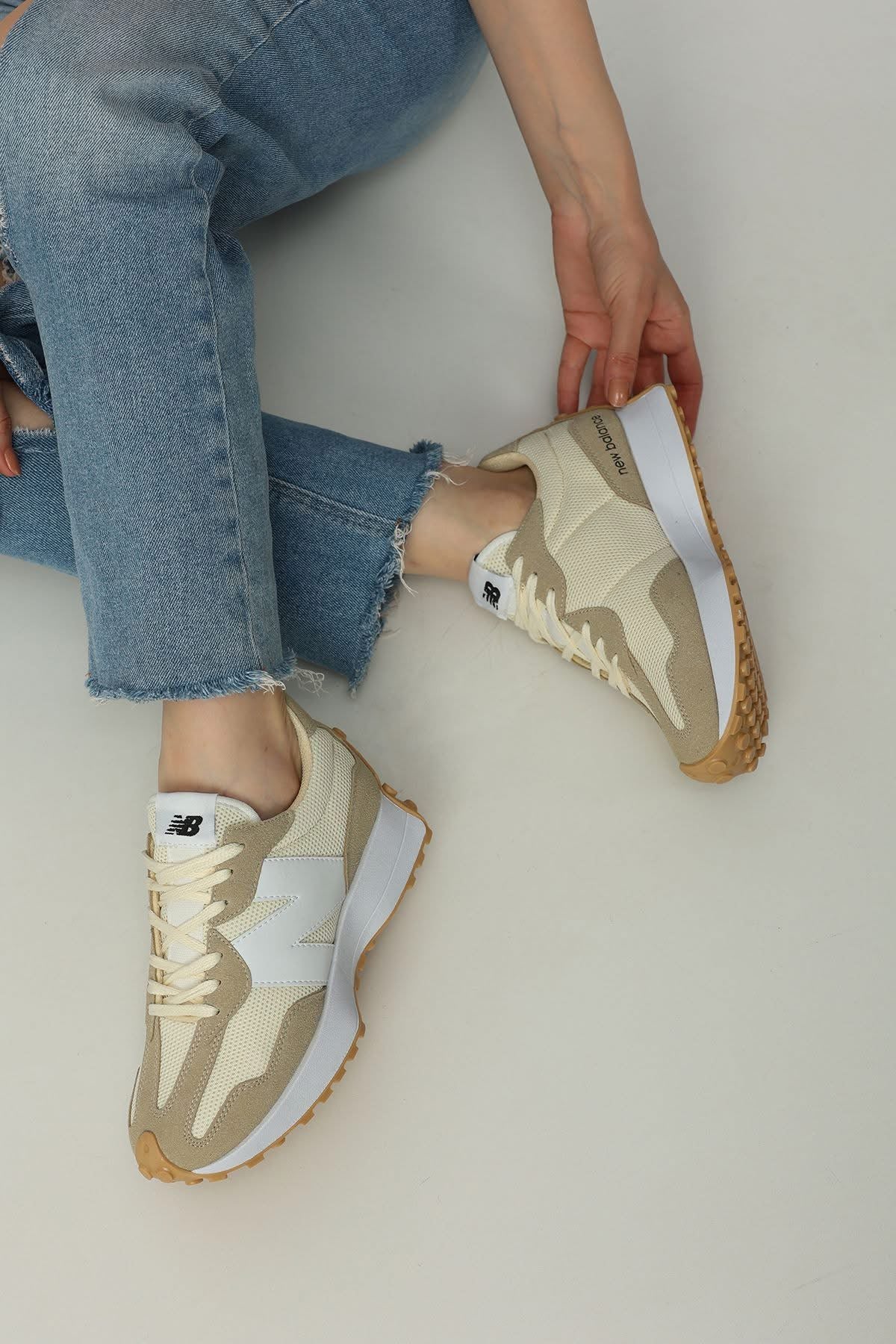 New Balance 327 Cream