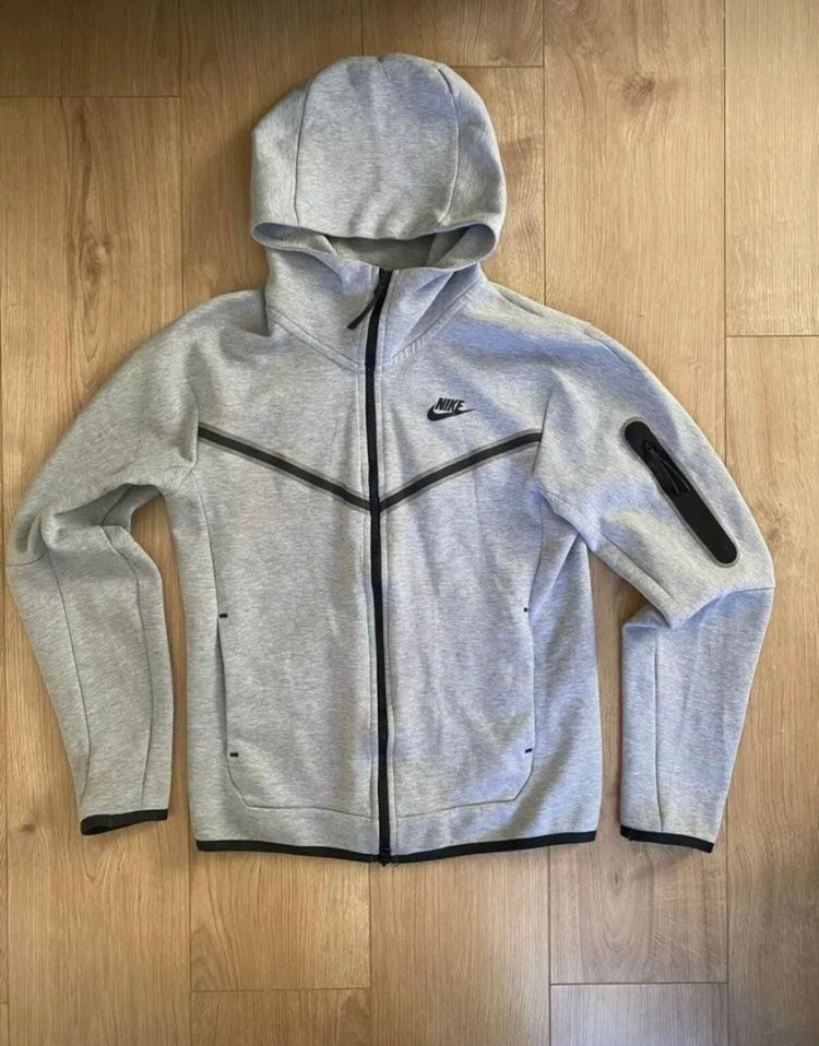 Nike Tech Fleece Grey Heating Ensemble