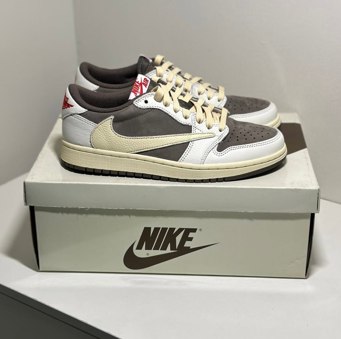 Nike Air Jordan 1 scăzut Travis Scott Reverse Mocha