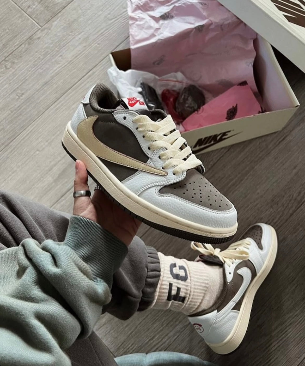 Nike Air Jordan 1 scăzut Travis Scott Reverse Mocha