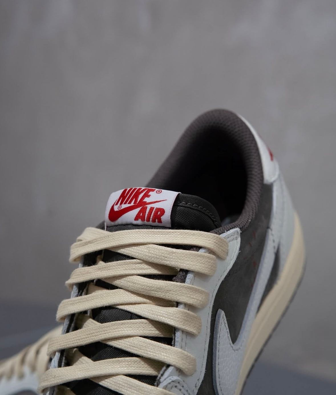 Nike Air Jordan 1 scăzut Travis Scott Reverse Mocha