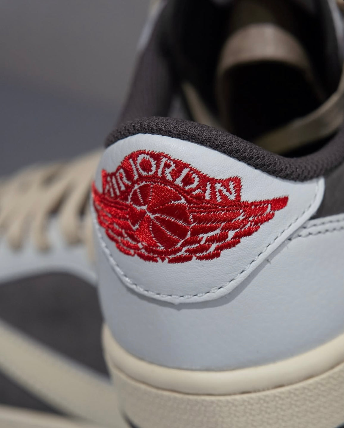 Nike Air Jordan 1 scăzut Travis Scott Reverse Mocha