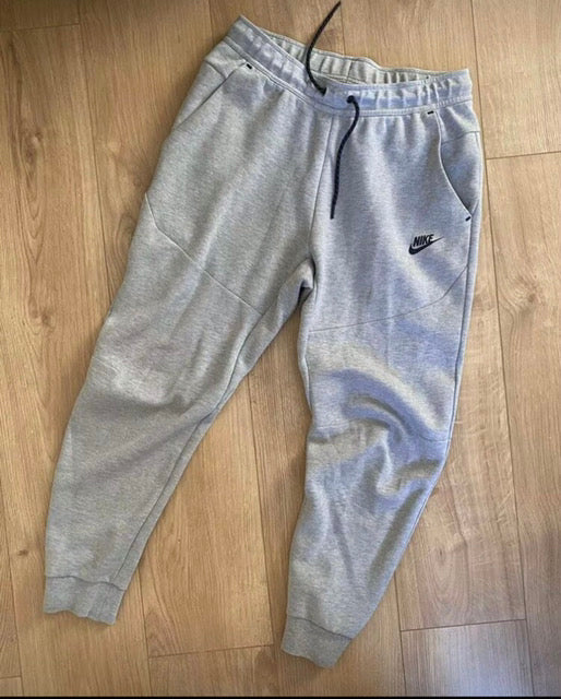 Nike Tech Fleece Grey Heating Ensemble
