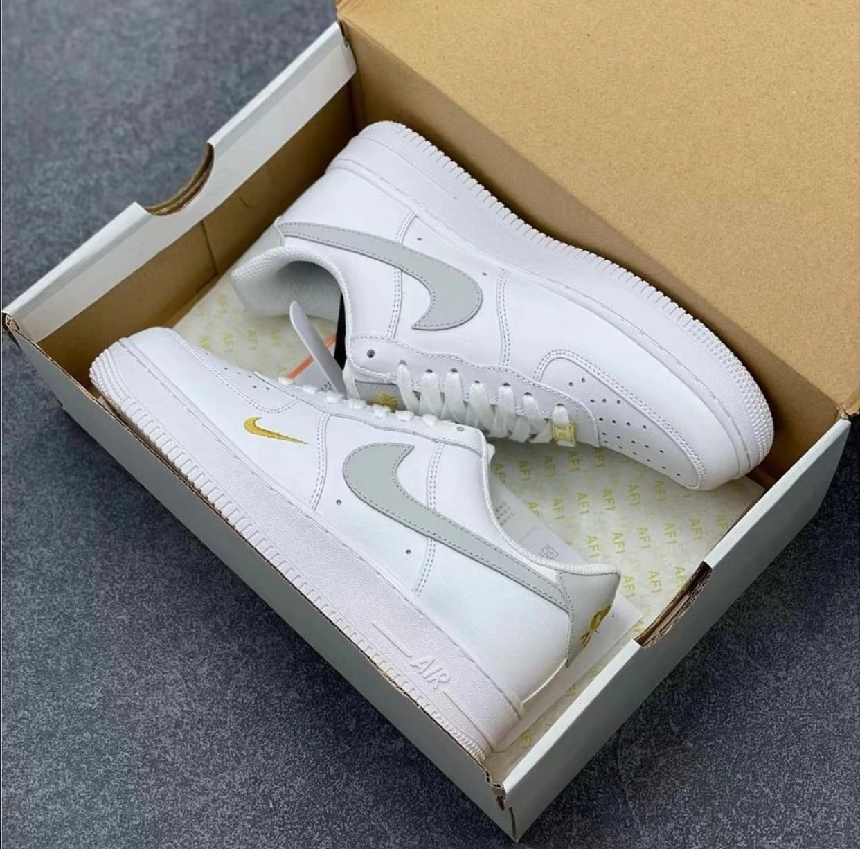 Nike Air Force 1 LV8