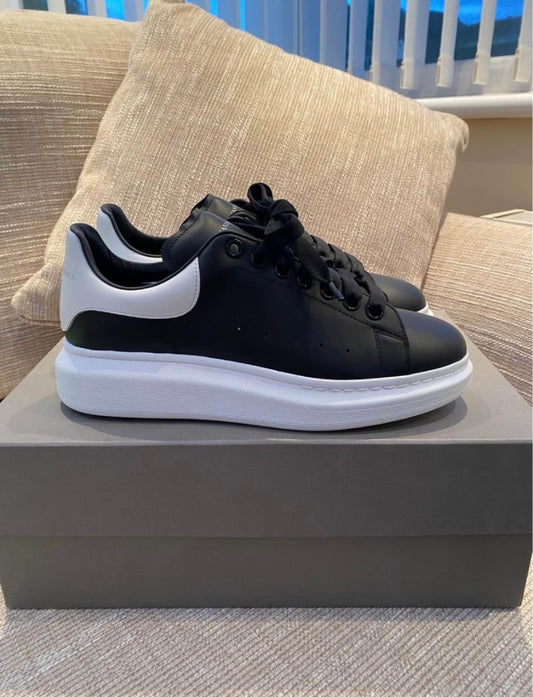 Alexander McQueen Fekete-Fehér