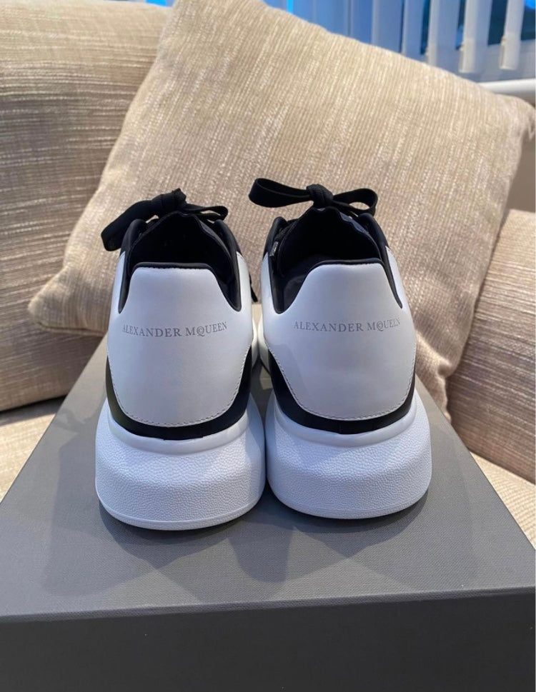 Alexander McQueen Fekete-Fehér
