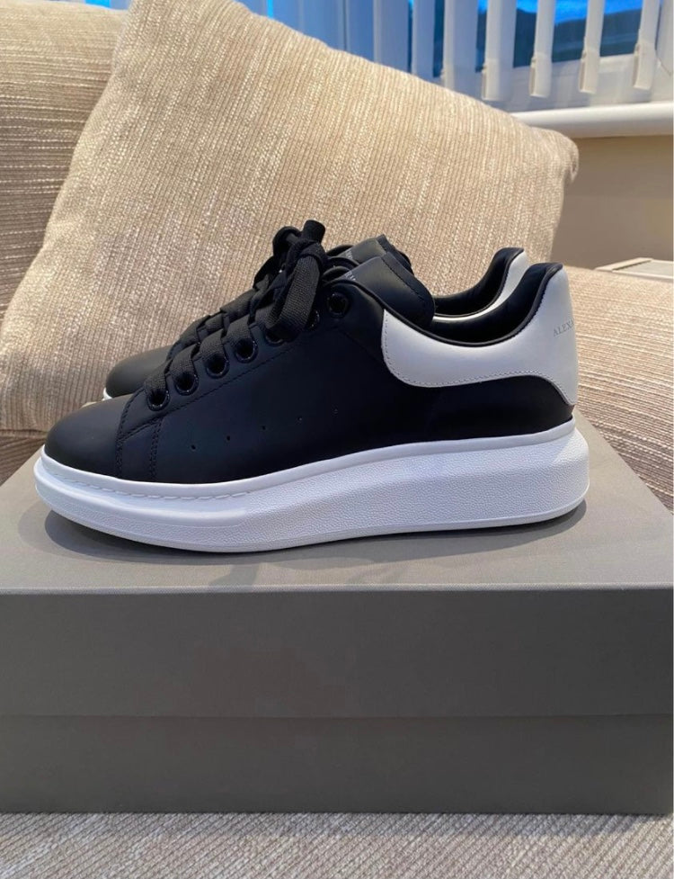 Alexander McQueen Fekete-Fehér
