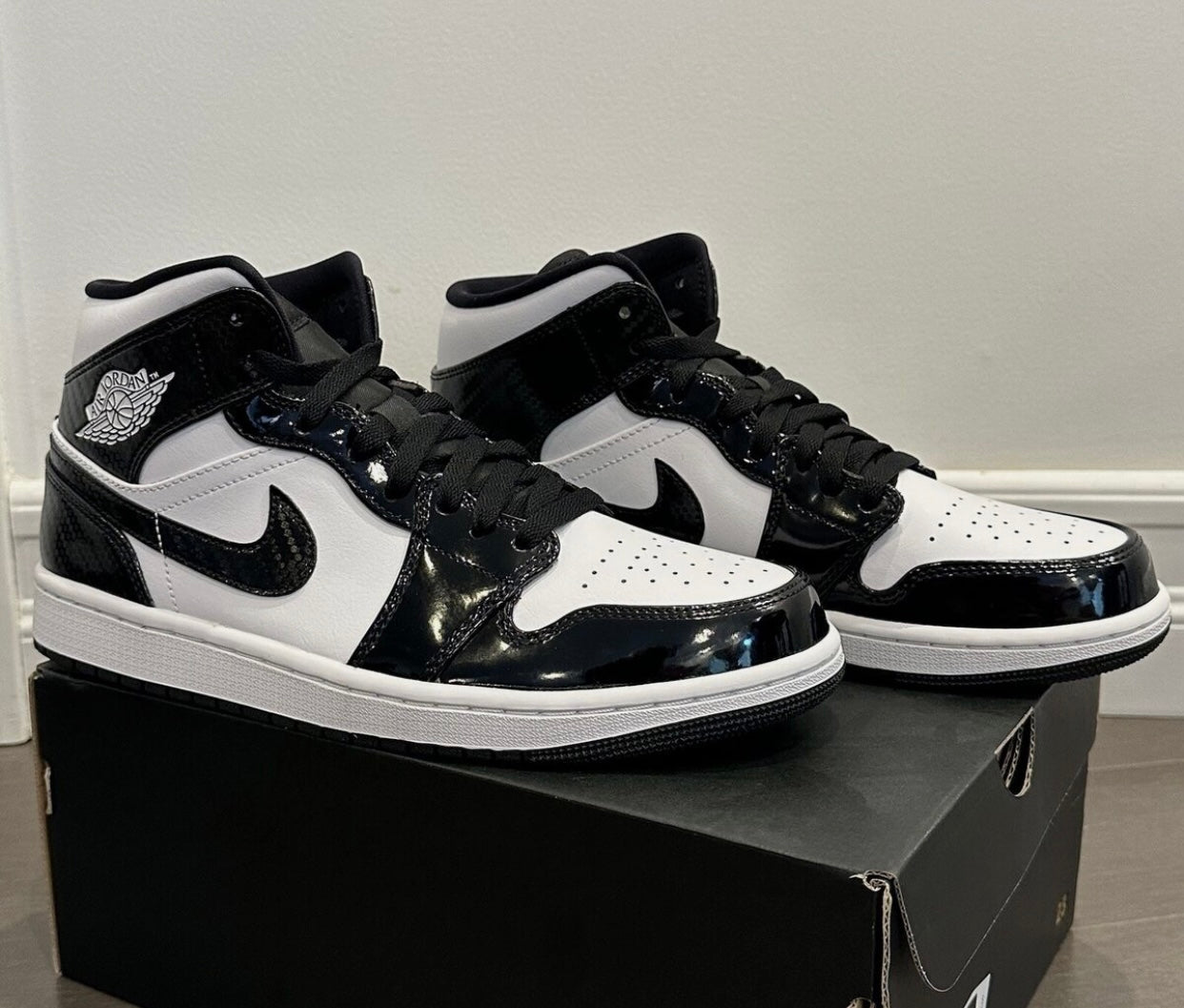 Air Jordan 1 Mid OG Black-White