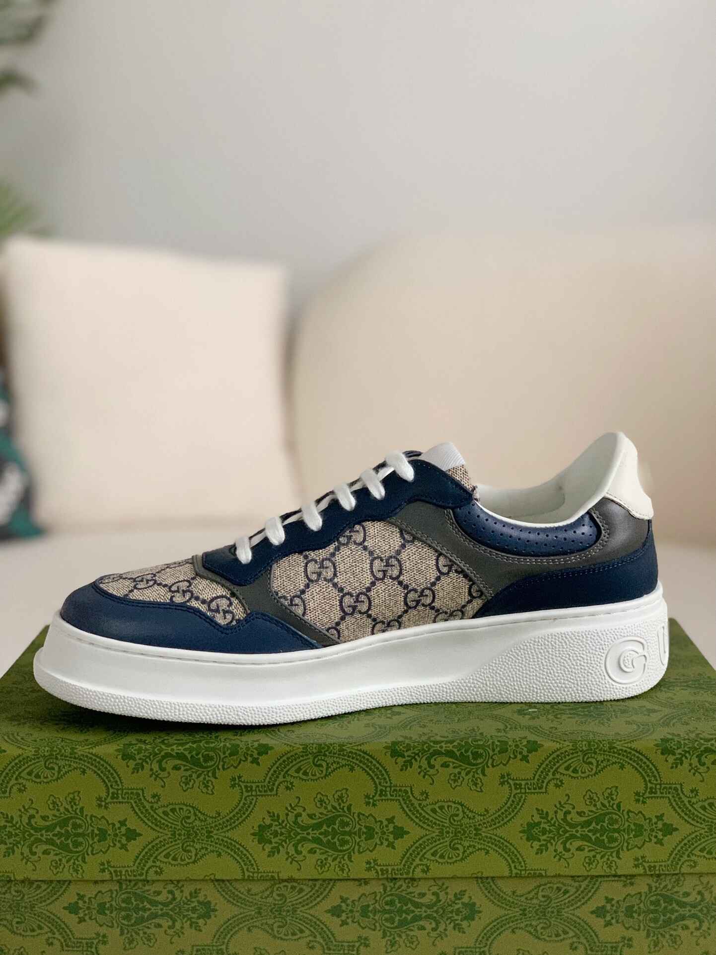 Gucci – Blue & Beige GG Supreme Canvas