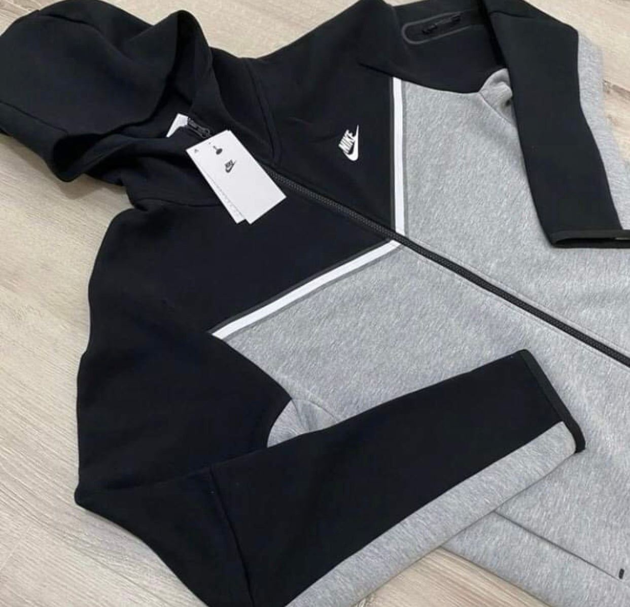 Set de încălzire Nike Tech Fleece negru-gri