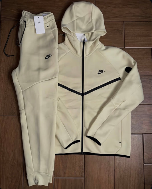 Nike Tech Fleece Bézs
