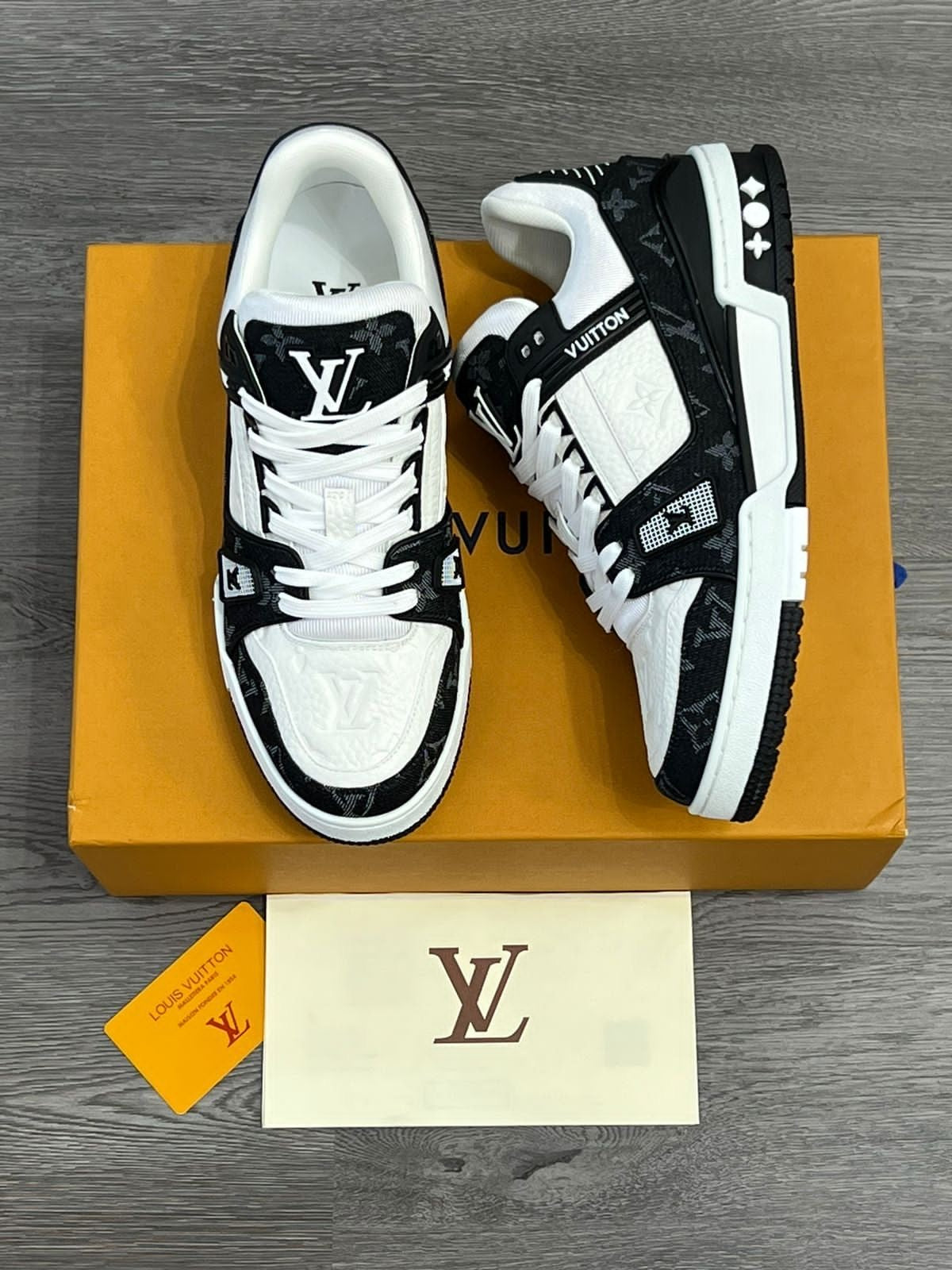 Louis Vuitton Trainer Black White