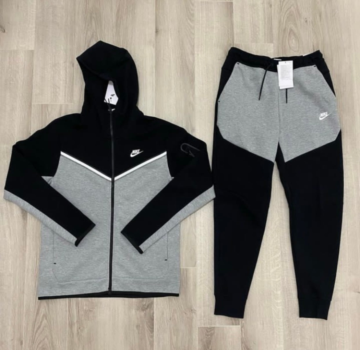 Set de încălzire Nike Tech Fleece negru-gri