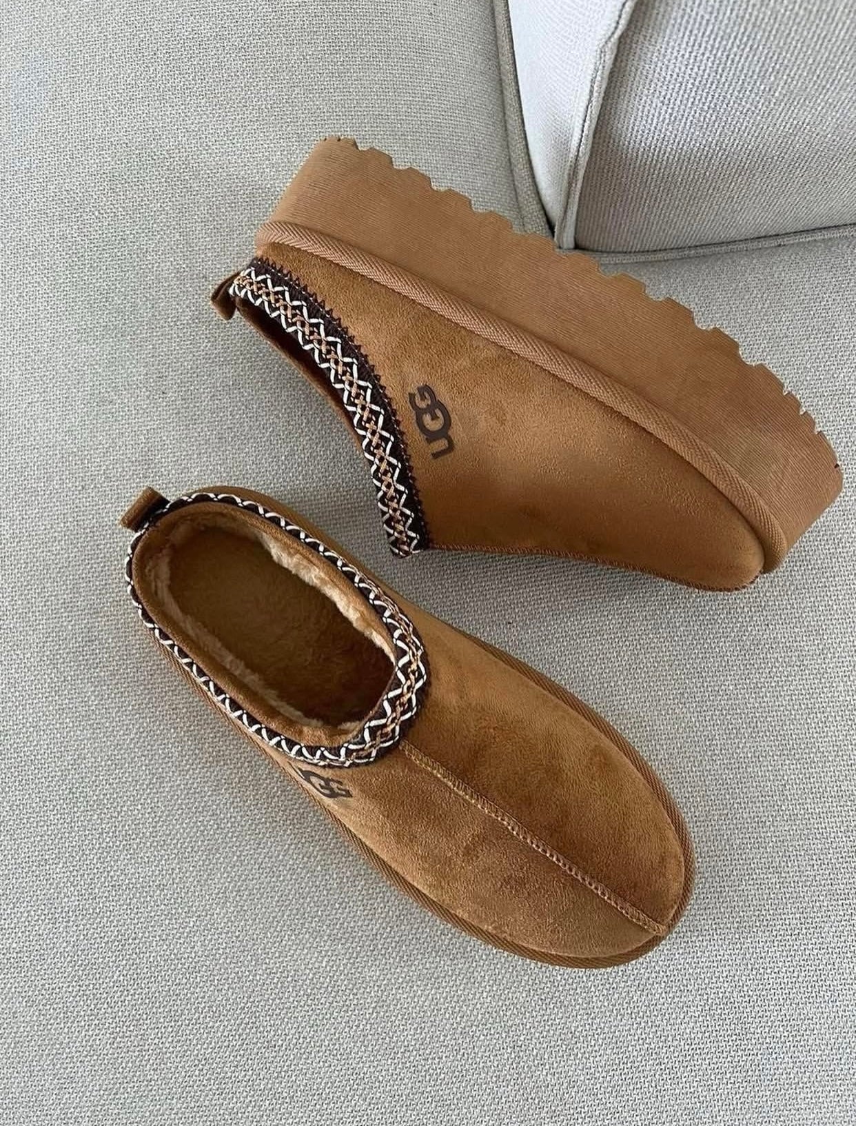 UGG Tazz braune Hausschuhe