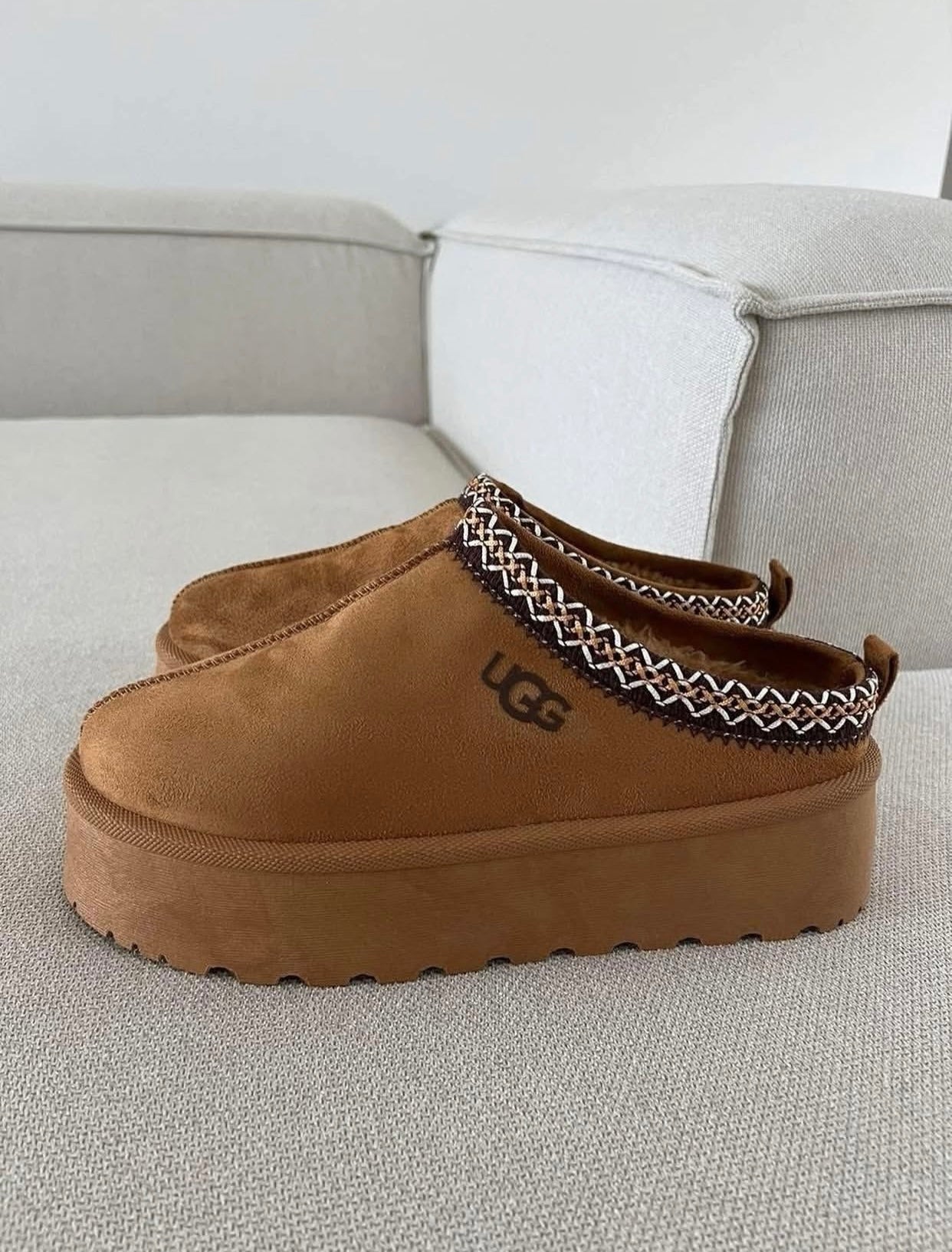 UGG Tazz braune Hausschuhe