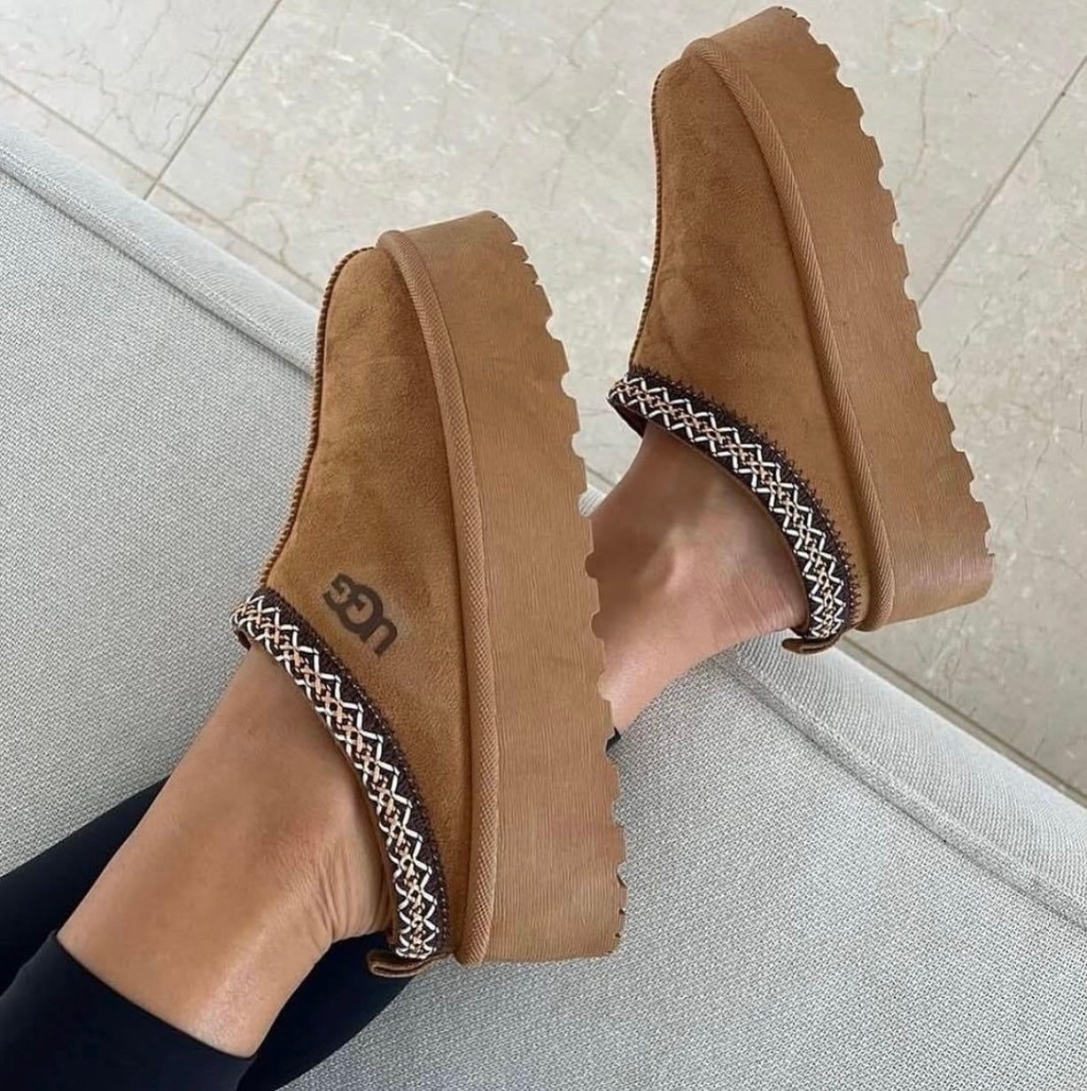 UGG Tazz braune Hausschuhe