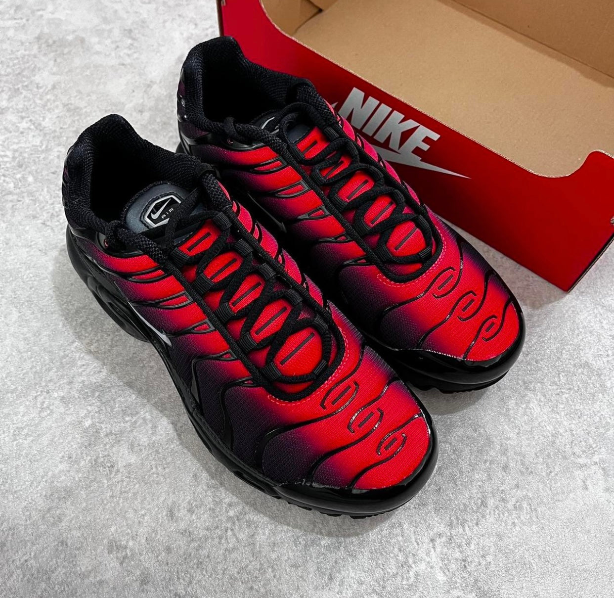 Nike Air Max Tuned Plus Deadpool