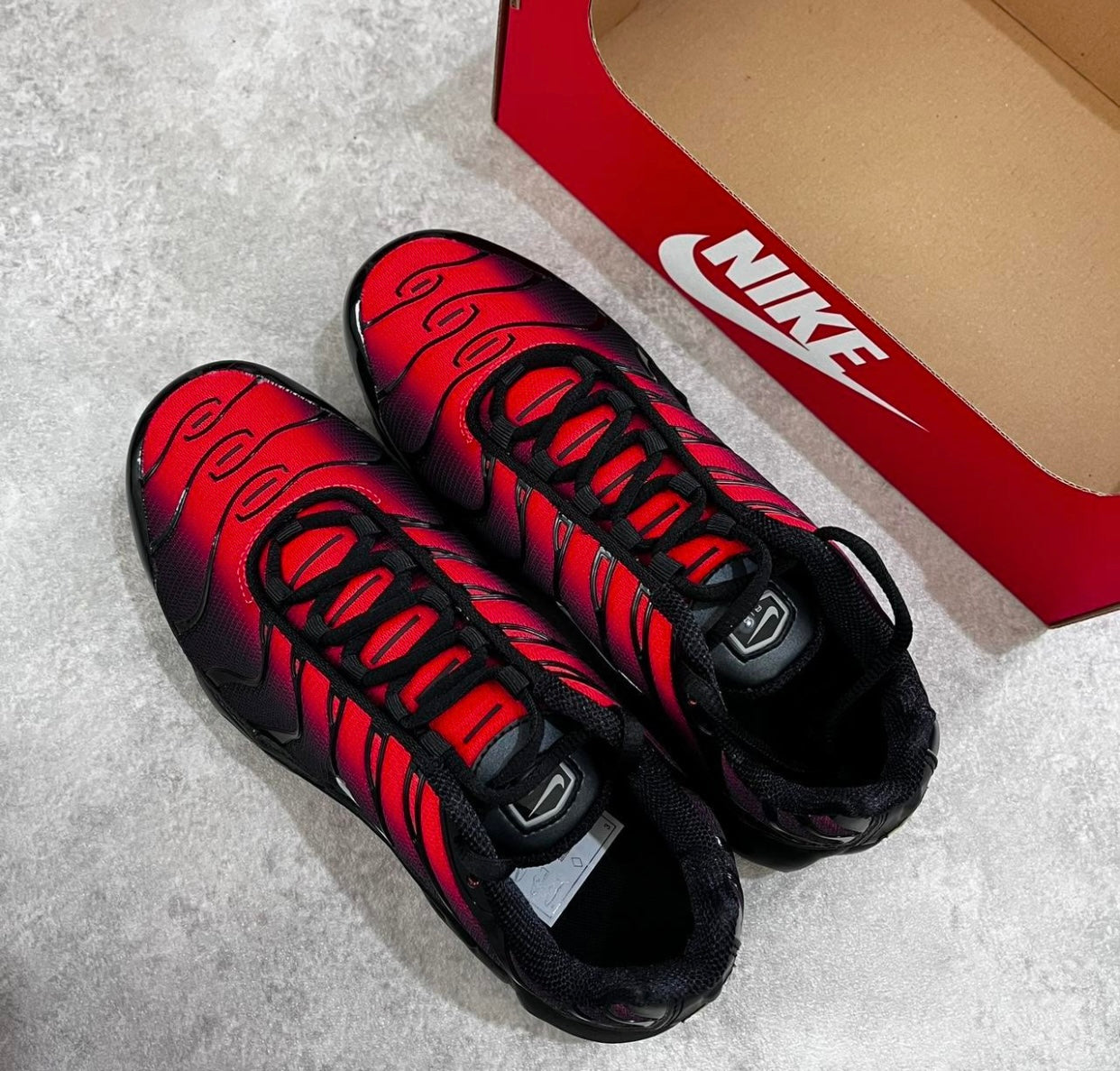 Nike Air Max Tuned Plus Deadpool