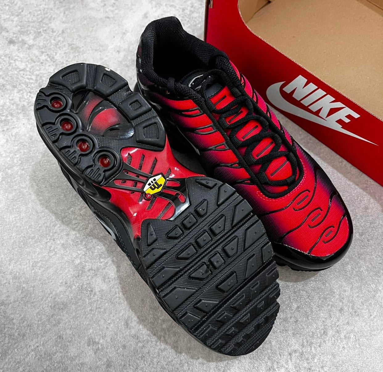 Nike Air Max Tuned Plus Deadpool