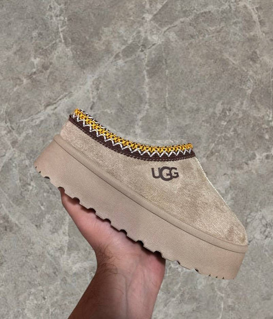 UGG Tazz Púder Barna