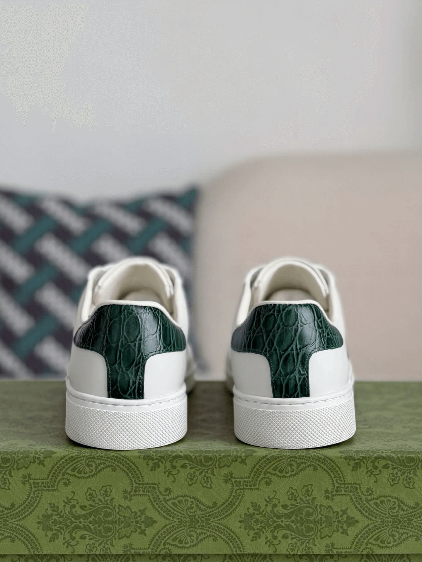 Gucci Ace-Fehér Bőr/Hálócsíkos Méhecskés