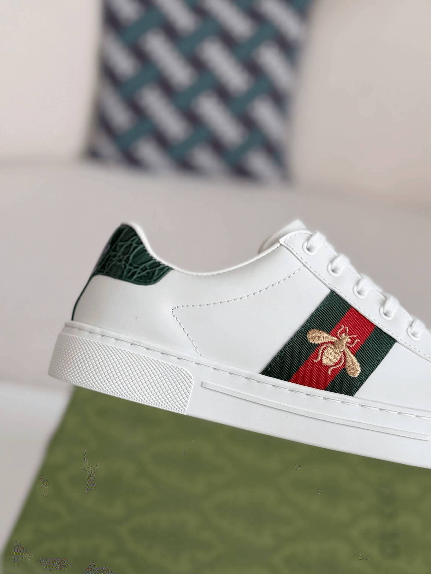 Gucci Ace-Fehér Bőr/Hálócsíkos Méhecskés