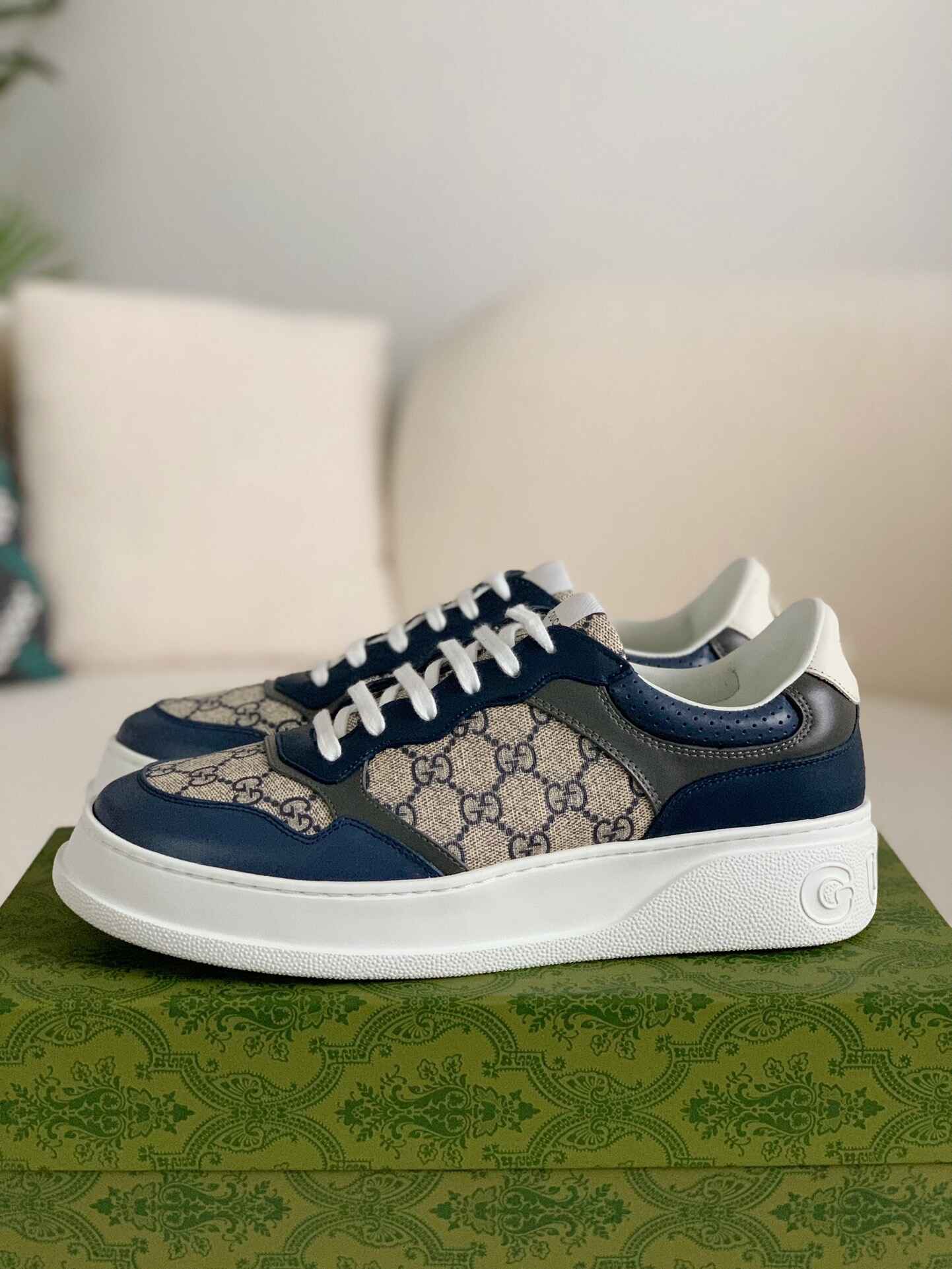 Gucci – Blue & Beige GG Supreme Canvas