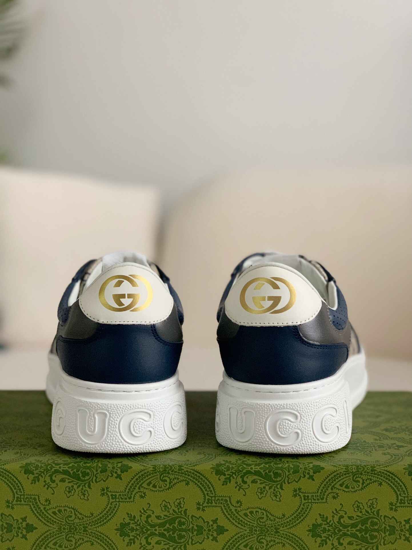 Gucci – Blue & Beige GG Supreme Canvas