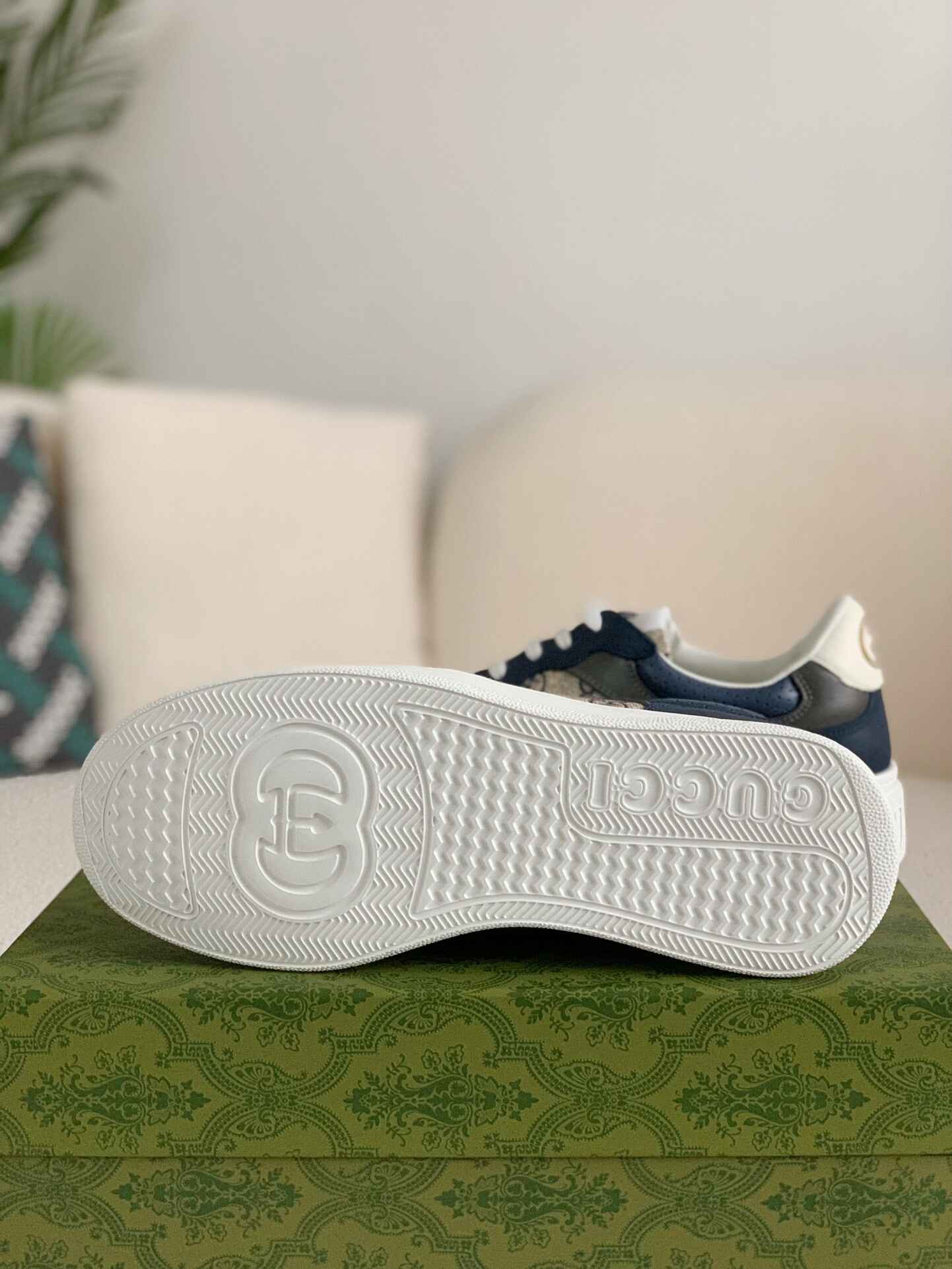 Gucci – Blue & Beige GG Supreme Canvas