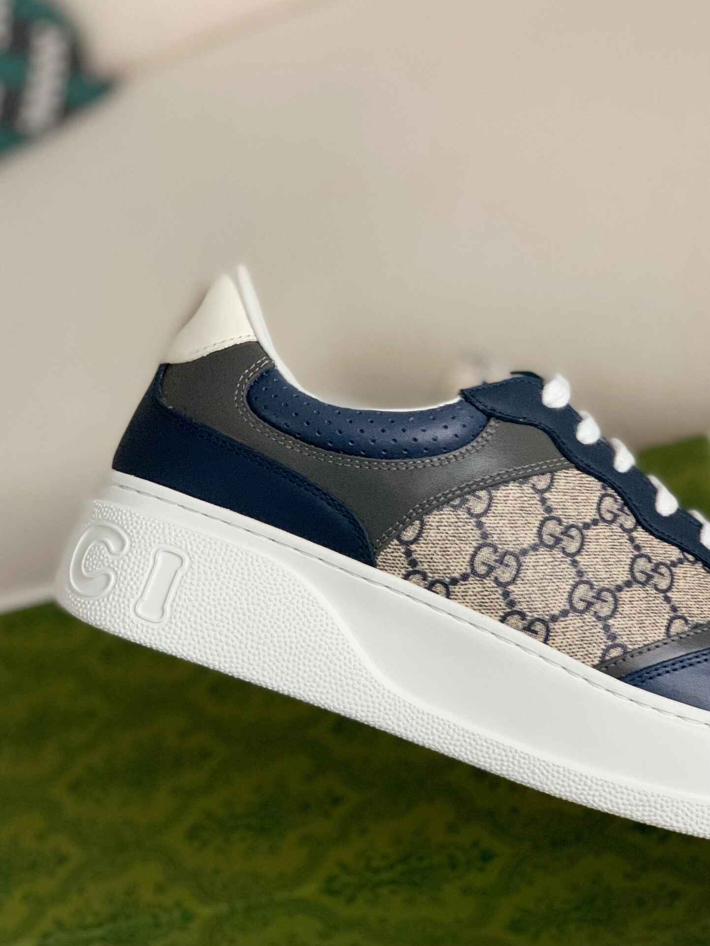 Gucci – Blue & Beige GG Supreme Canvas