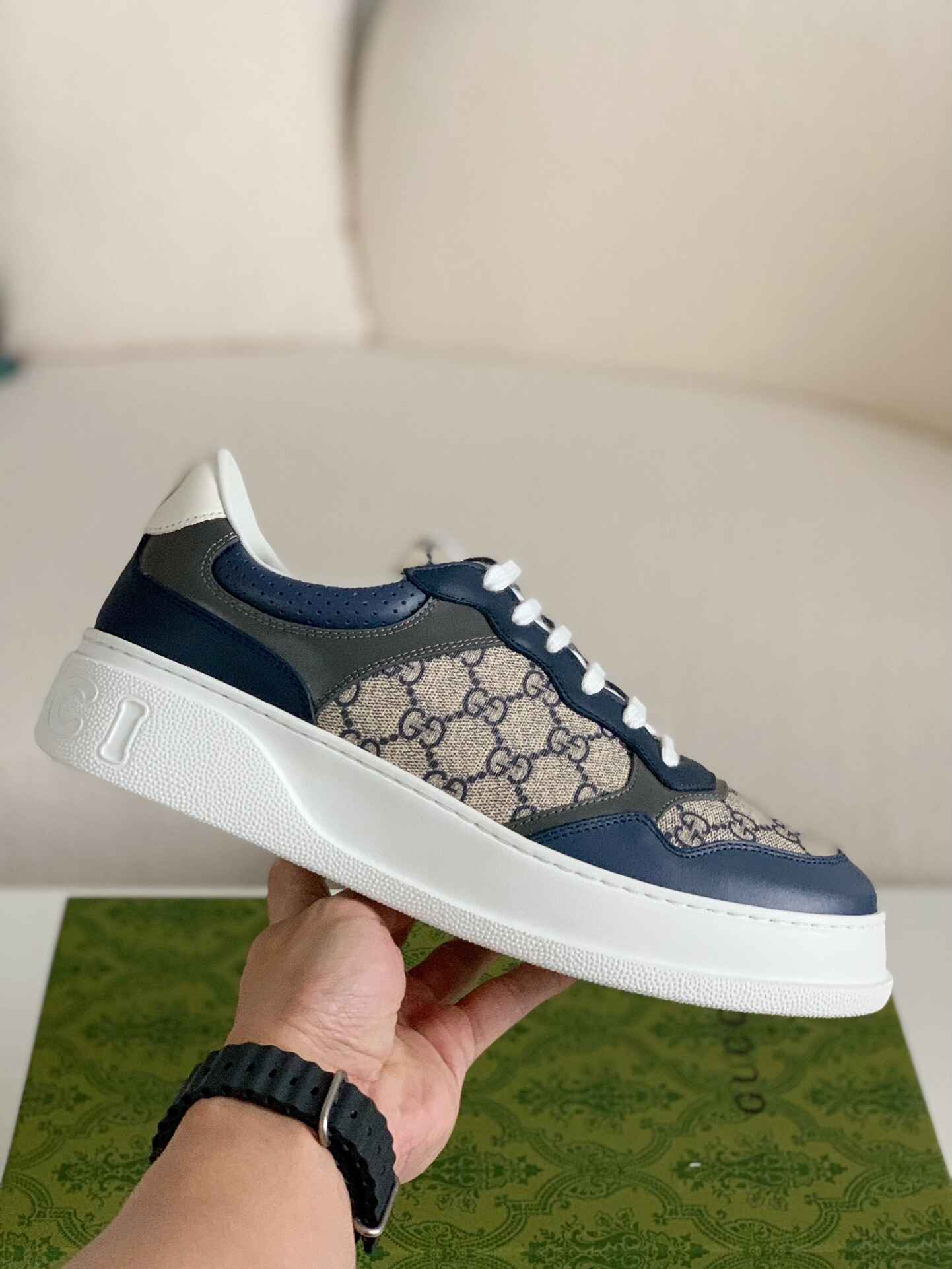 Gucci – Blue & Beige GG Supreme Canvas