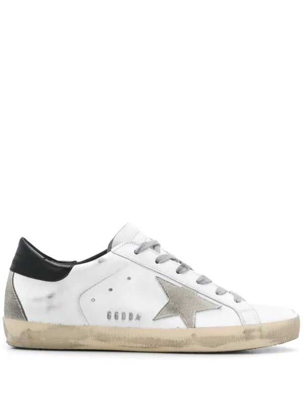 Golden Goose Super-Star sportcipők fekete sarokpánttal és fém szegecsekkel