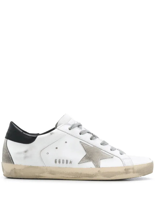 Golden Goose Super-Star sportcipők fekete sarokpánttal és fém szegecsekkel