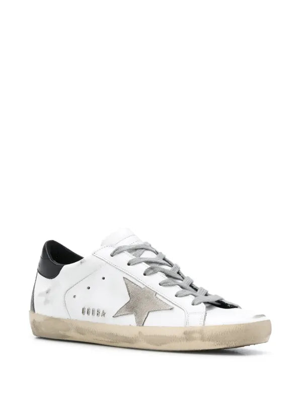 Golden Goose Super-Star sportcipők fekete sarokpánttal és fém szegecsekkel