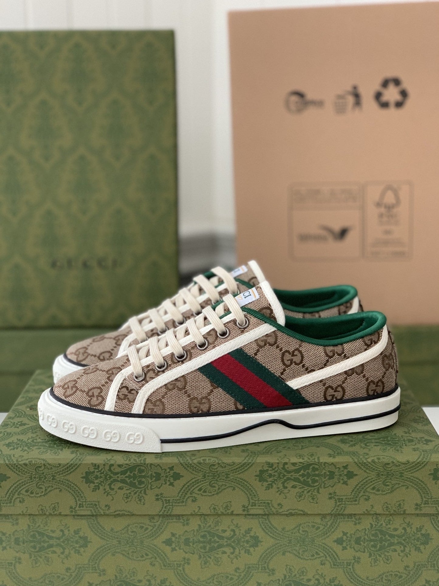 Gucci Tennis 1977 – Bézs GG és Fehér Csík