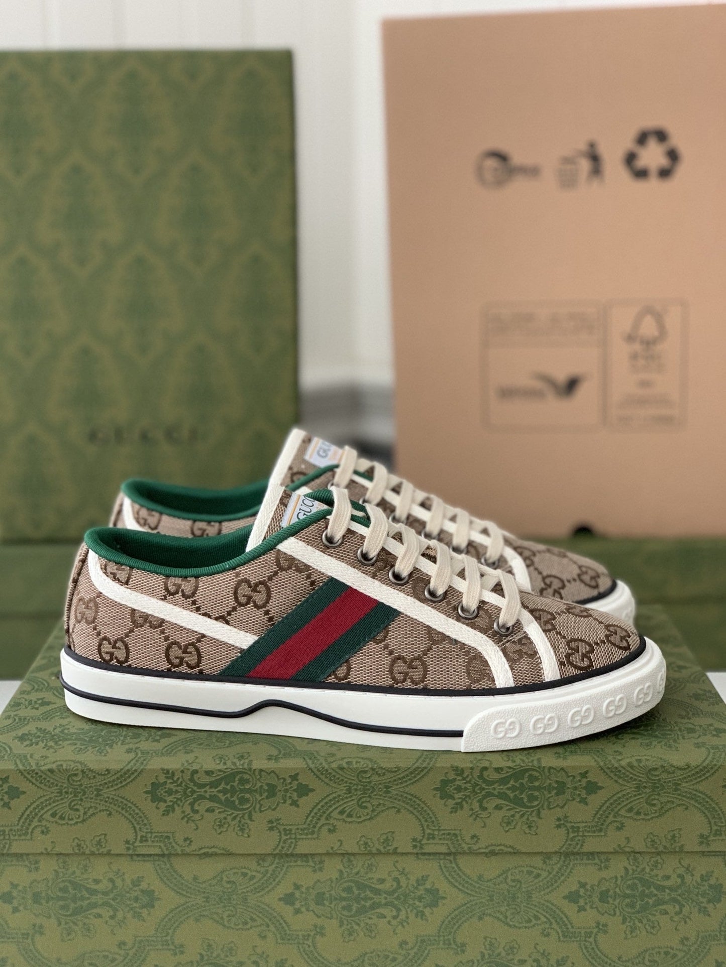 Gucci Tennis 1977 – Bézs GG és Fehér Csík