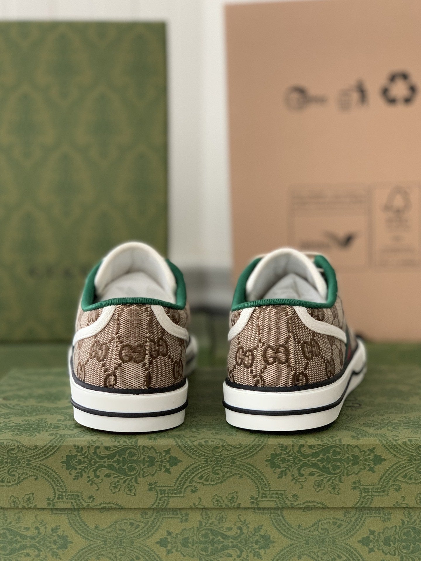 Gucci Tennis 1977 – Bézs GG és Fehér Csík
