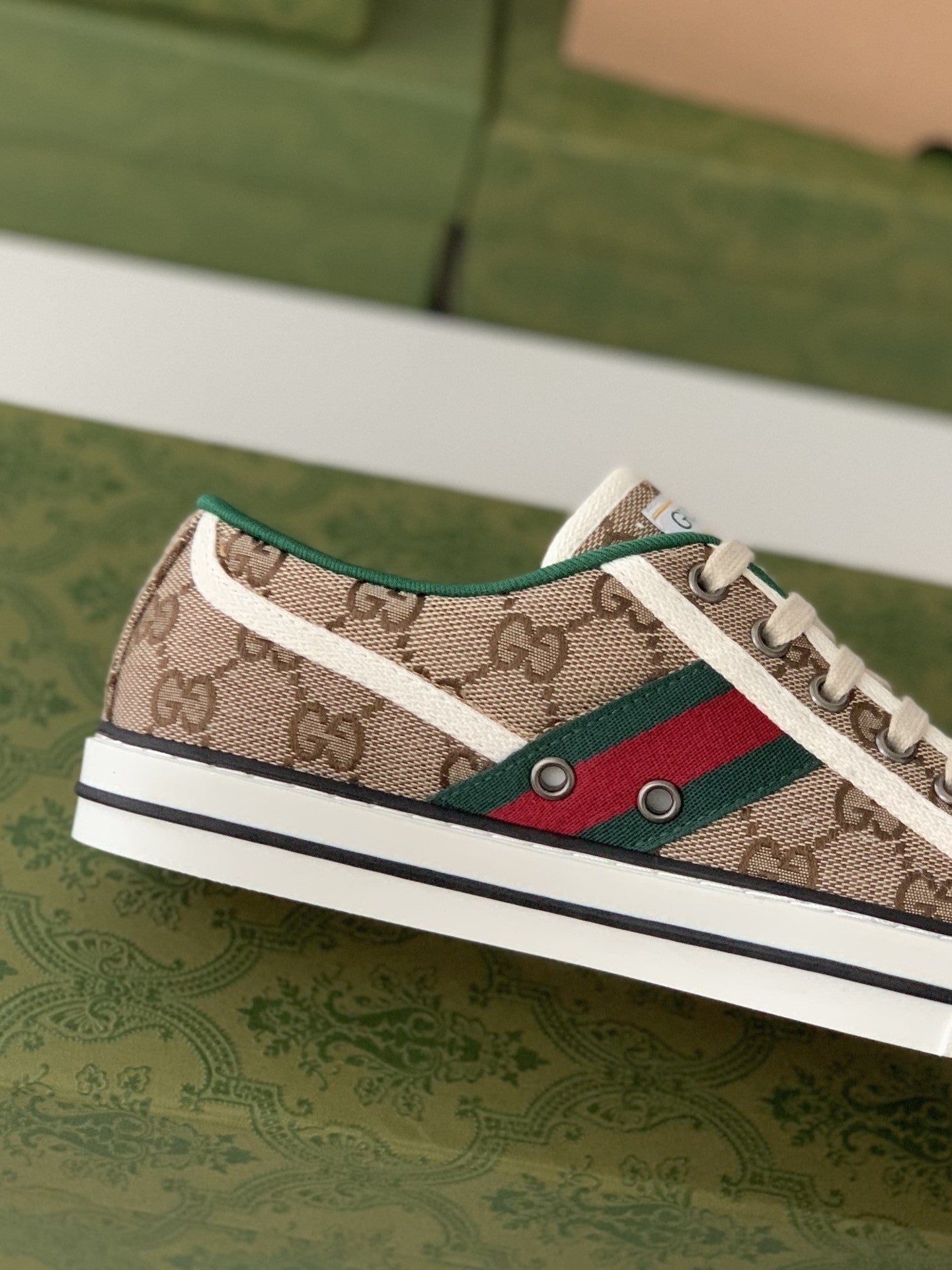 Gucci Tennis 1977 – Bézs GG és Fehér Csík
