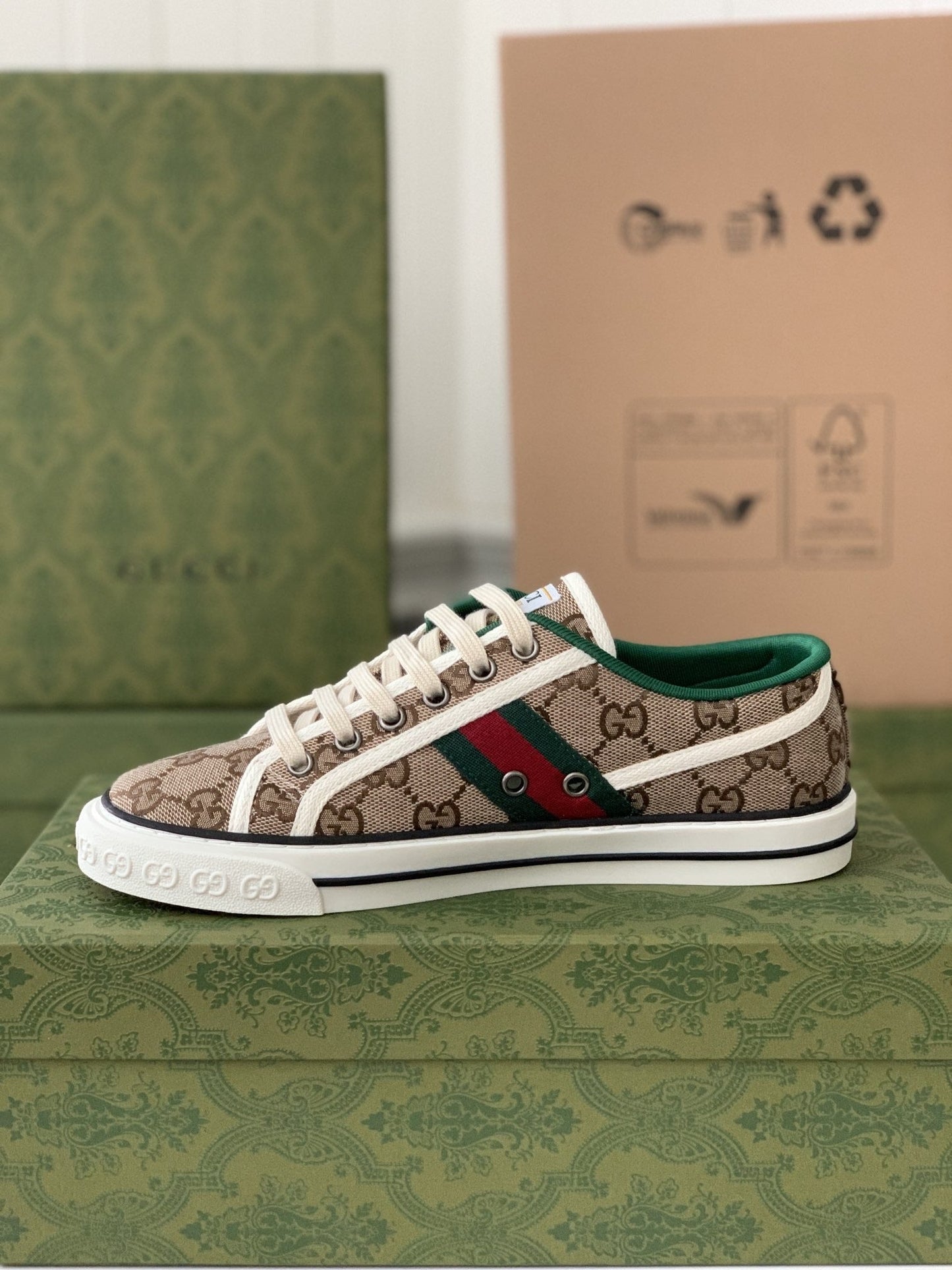 Gucci Tennis 1977 – Bézs GG és Fehér Csík