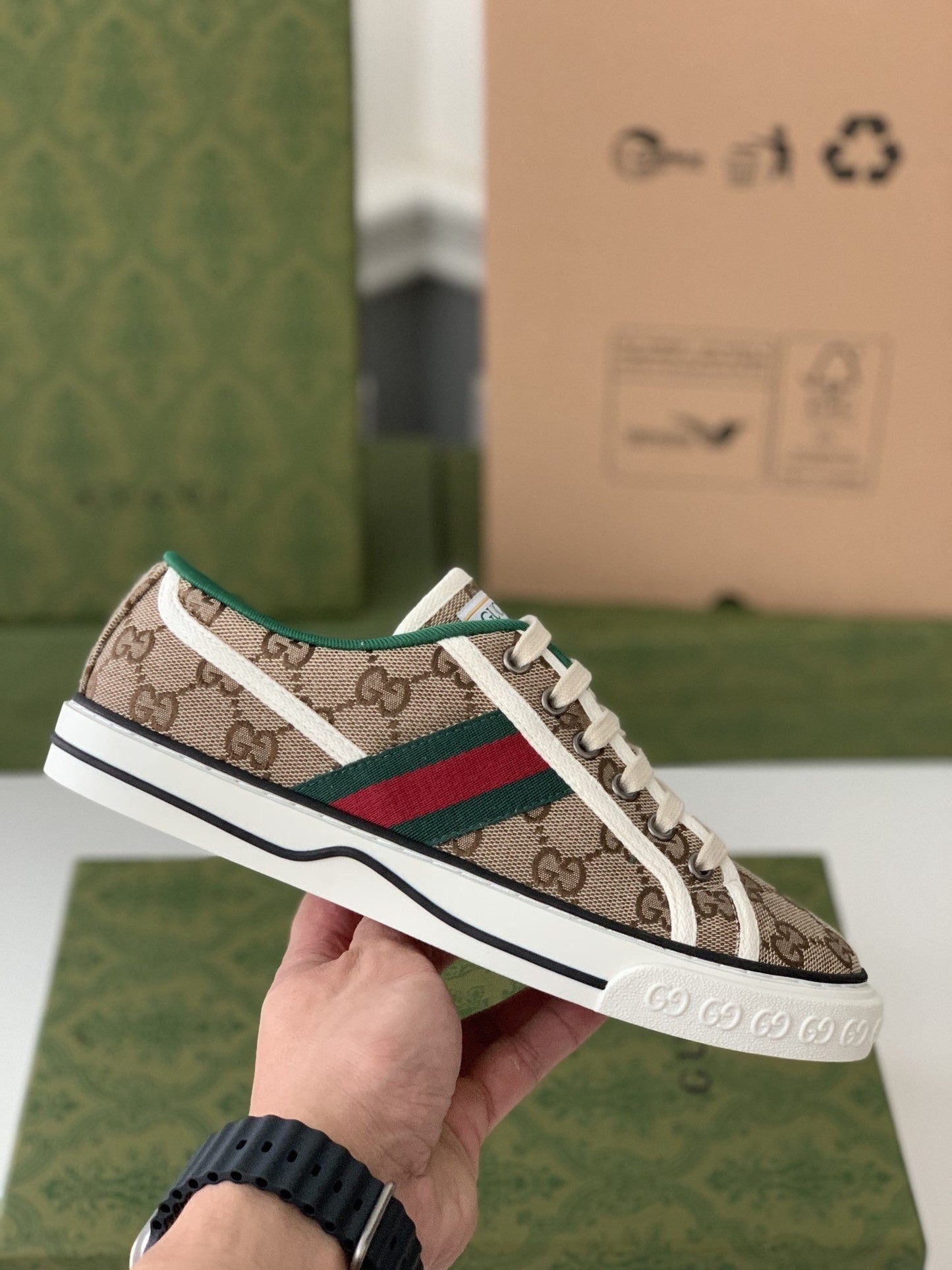 Gucci Tennis 1977 – Bézs GG és Fehér Csík