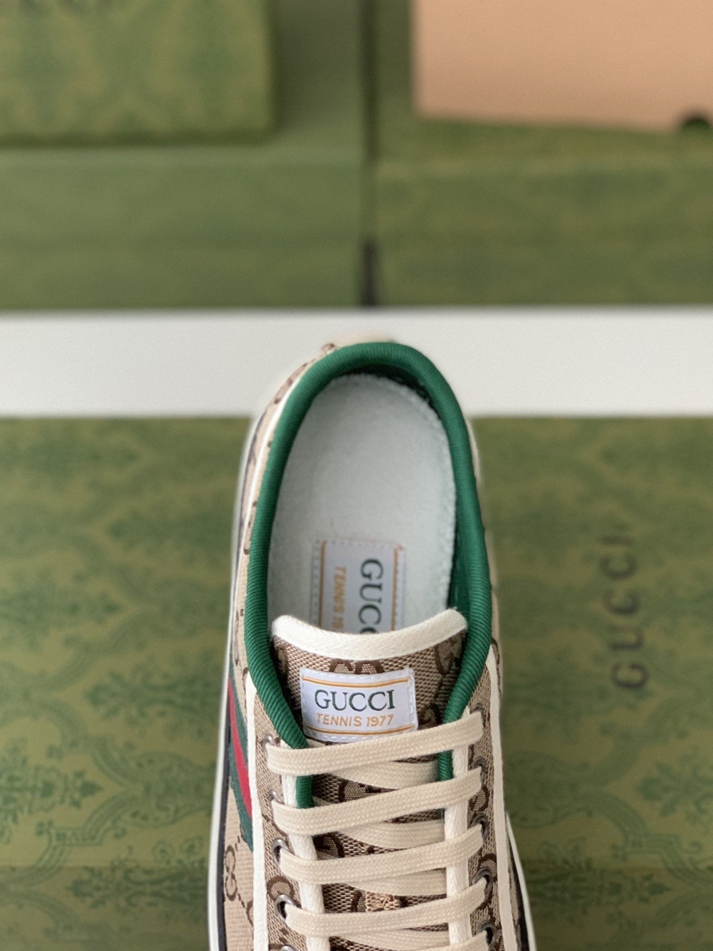 Gucci Tennis 1977 – Bézs GG és Fehér Csík