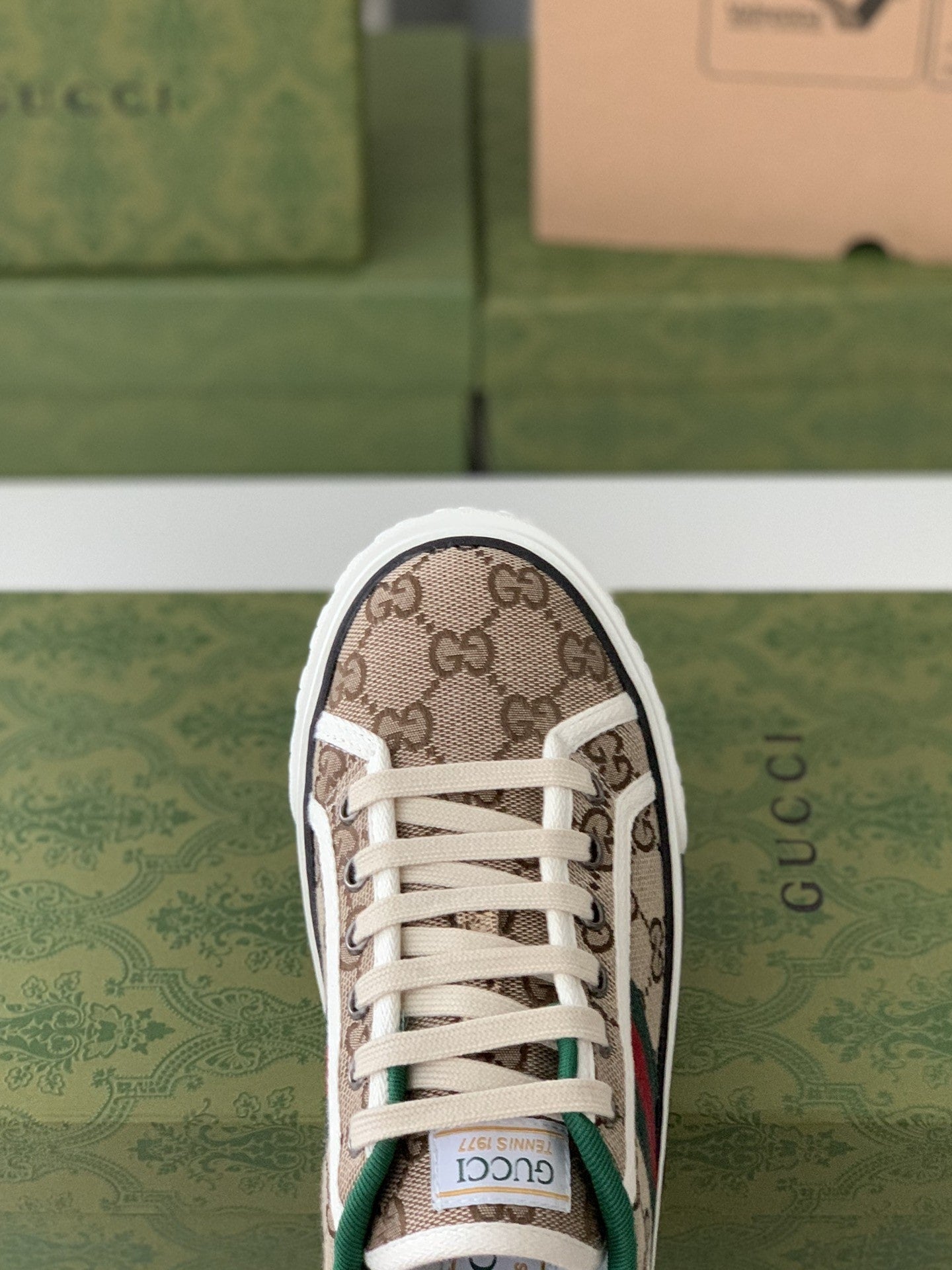 Gucci Tennis 1977 – Bézs GG és Fehér Csík