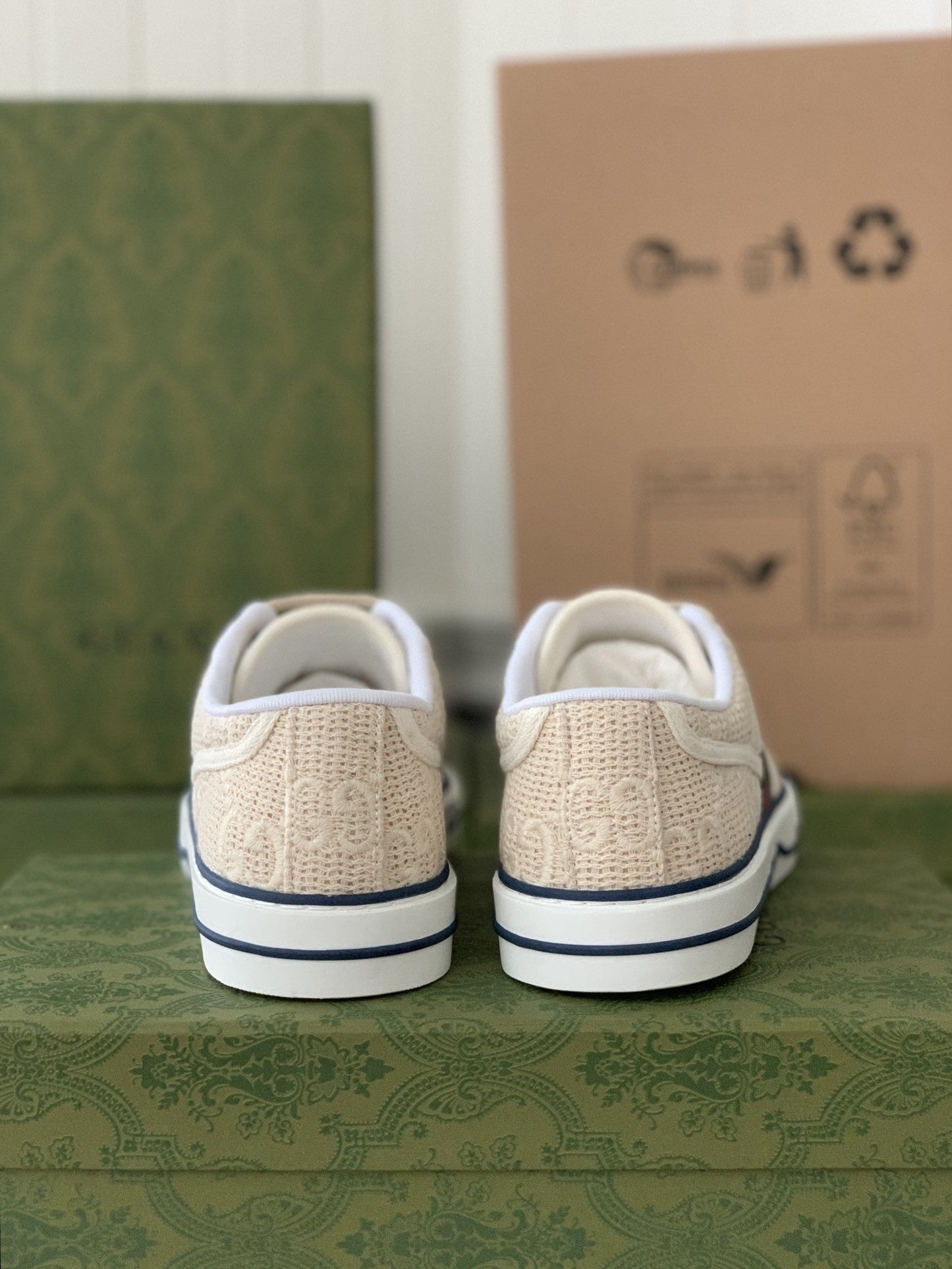 Gucci Tennis 1977 – Törtfehér GG Hímzett Vászon
