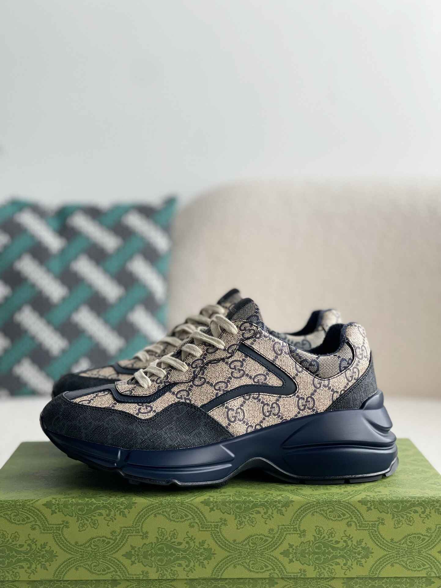 Gucci Rhyton Cipő – Kék és Bézs GG Supreme Vászon