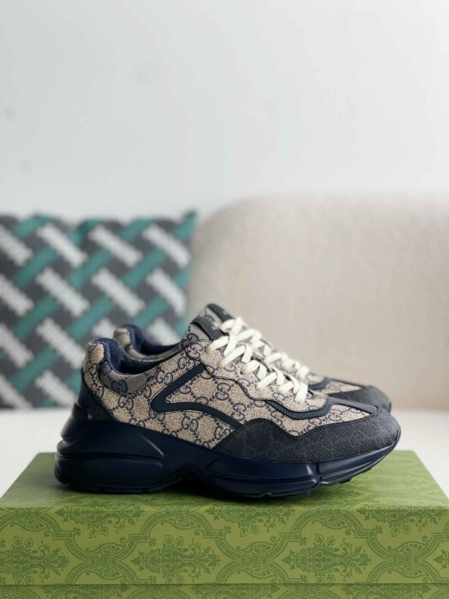 Gucci Rhyton Cipő – Kék és Bézs GG Supreme Vászon