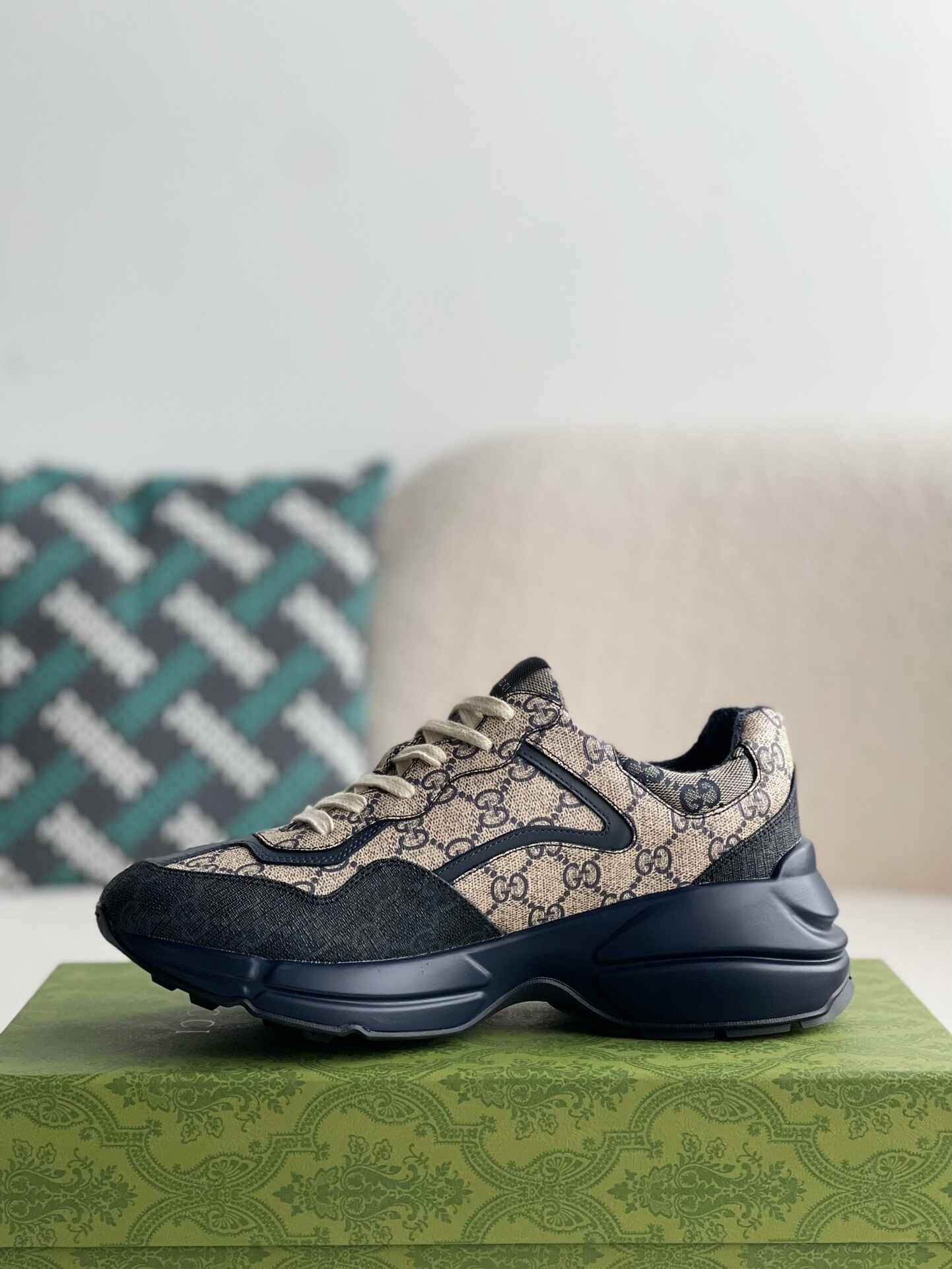 Gucci Rhyton Cipő – Kék és Bézs GG Supreme Vászon