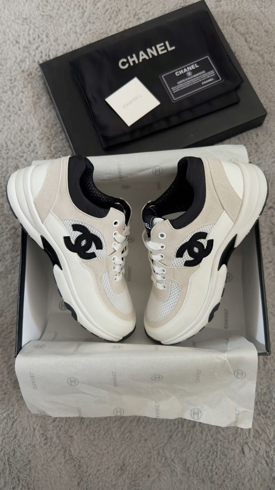 Chanel Low Daim White Black