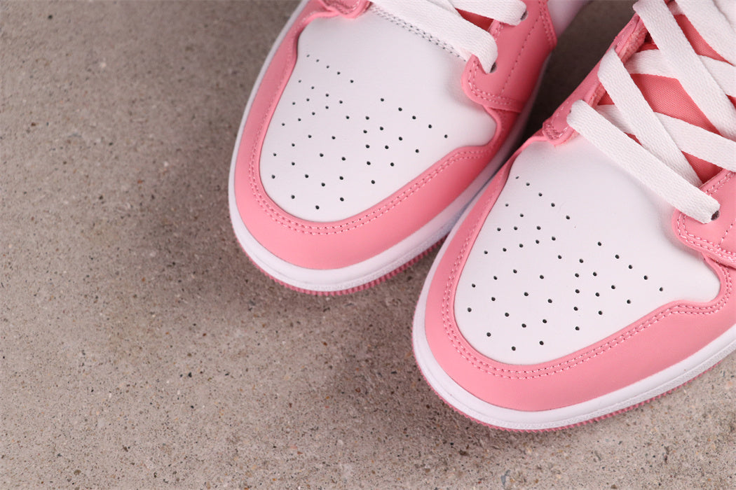 Air Jordan 1 Mid Valentines Day